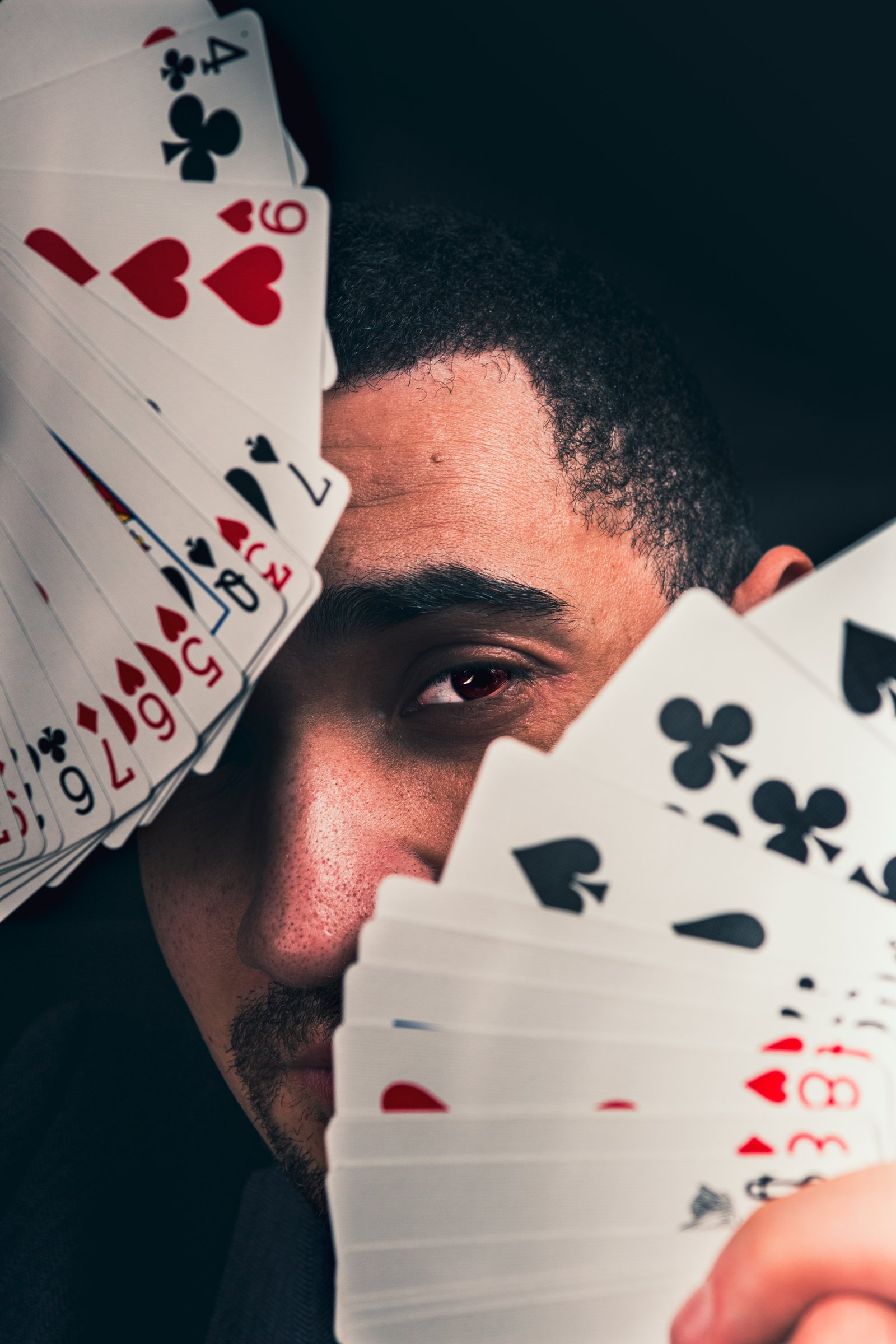 Magicien Argenteuil — Magic Flo lors d'une prestation de mentalisme